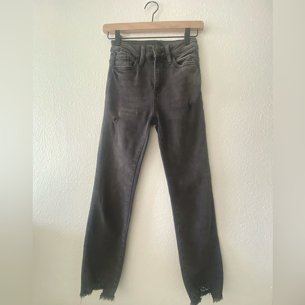 Kendall + Kylie Icon High Rise Straight Jeans - 24